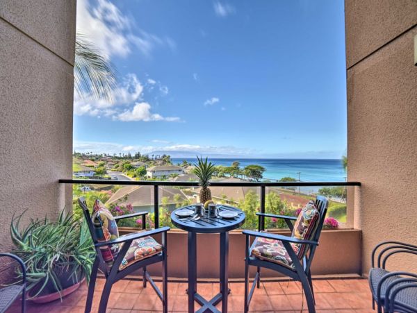 Ocean View Penthouse with Pool & Hot Tub Access in Lahaina