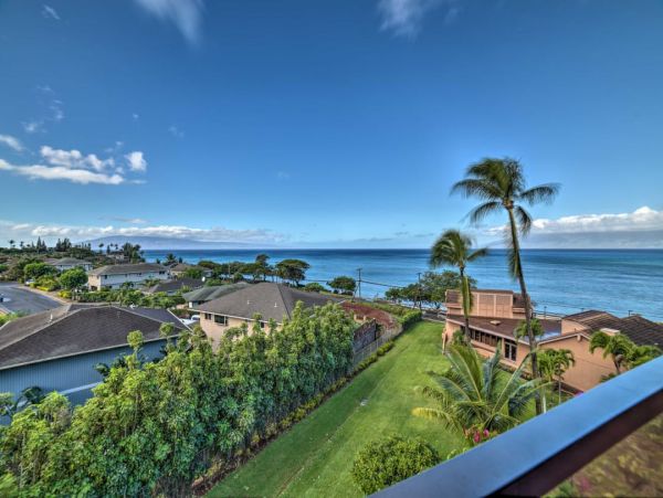 Ocean View Penthouse with Pool & Hot Tub Access in Lahaina