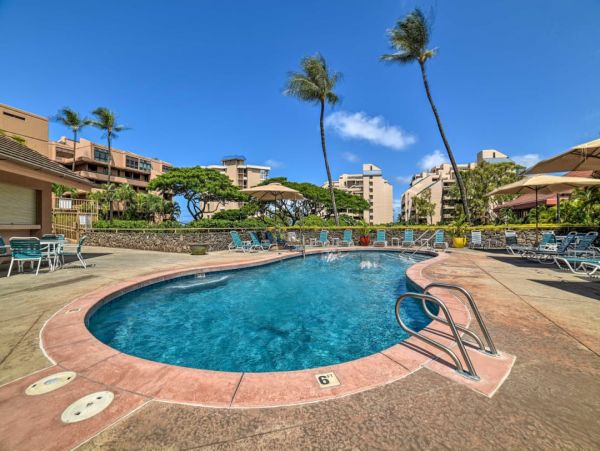 Ocean View Penthouse with Pool & Hot Tub Access in Lahaina