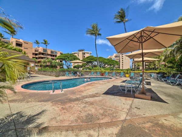 Ocean View Penthouse with Pool & Hot Tub Access in Lahaina