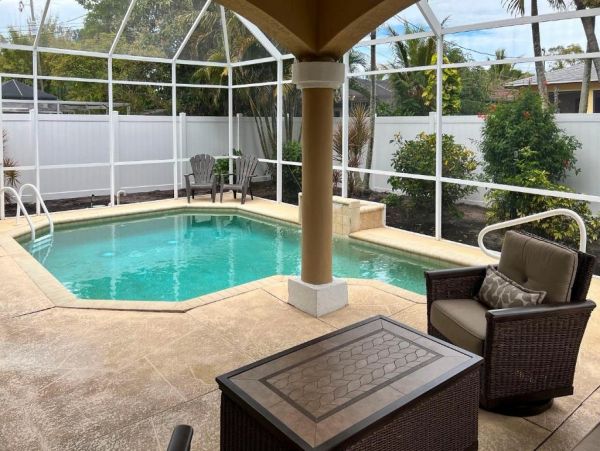 Naples 4 Bedroom Home Private Heated Saltwater Pool & Lanai