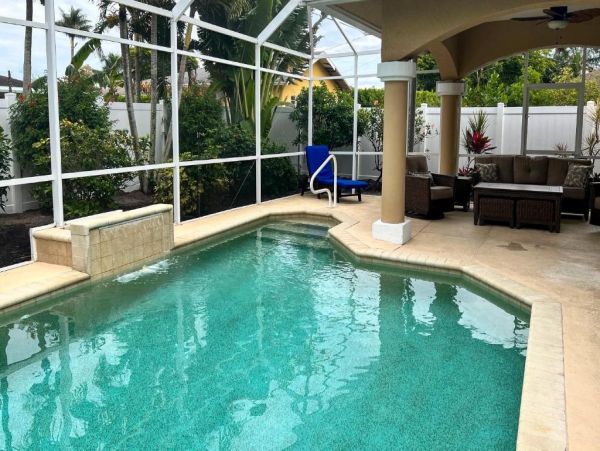 Naples 4 Bedroom Home Private Heated Saltwater Pool & Lanai