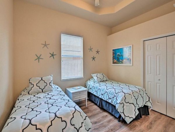 Naples 4 Bedroom Home Private Heated Saltwater Pool & Lanai