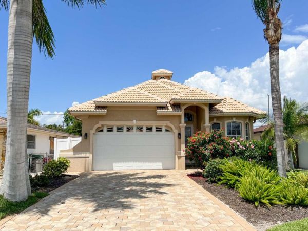 Naples 4 Bedroom Home Private Heated Saltwater Pool & Lanai
