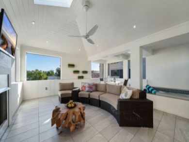 Naples Vacation Rental Sleeps 10 Guests Short Walk to Beach