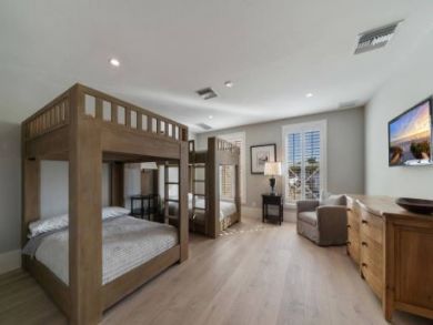 Naples Vacation Rental Sleeps 10 Guests Short Walk to Beach