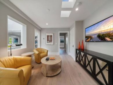 Naples Vacation Rental Sleeps 10 Guests Short Walk to Beach