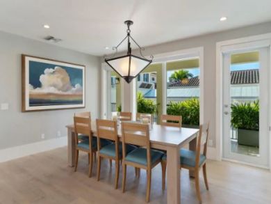 Naples Vacation Rental Sleeps 10 Guests Short Walk to Beach