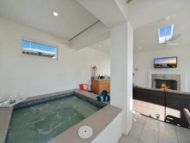Naples Vacation Rental Sleeps 10 Guests Short Walk to Beach