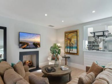Naples Vacation Rental Sleeps 10 Guests Short Walk to Beach