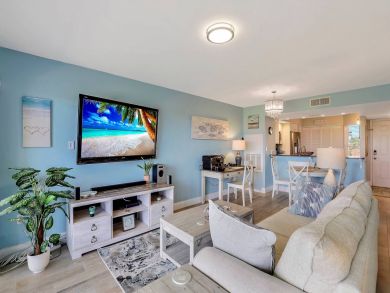 Peaceful Third Floor Two Bedroom Getaway Communal Pool & Spa