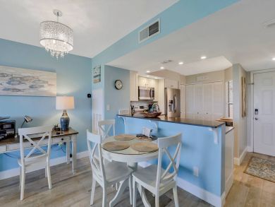 Peaceful Third Floor Two Bedroom Getaway Communal Pool & Spa