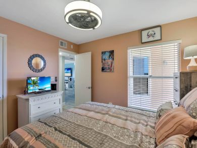 Peaceful Third Floor Two Bedroom Getaway Communal Pool & Spa