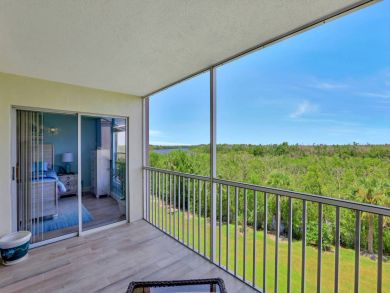 Peaceful Third Floor Two Bedroom Getaway Communal Pool & Spa