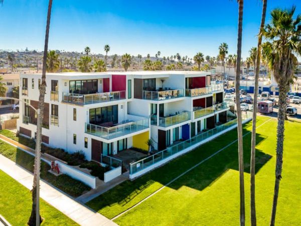 Beachfront Three Bedroom Rental Condo in Ocean Beach