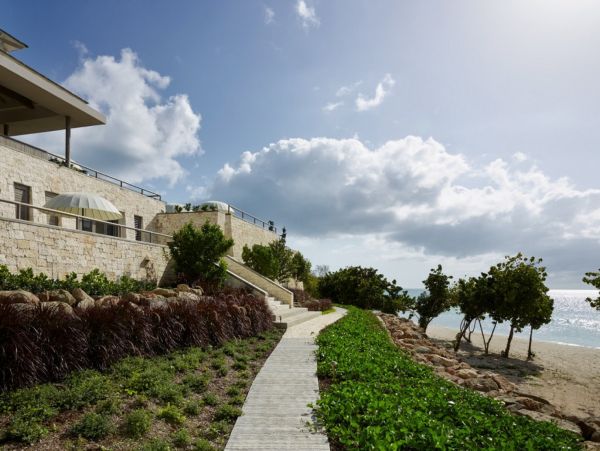 State of the Art 6 Bedroom Beachfront Villa