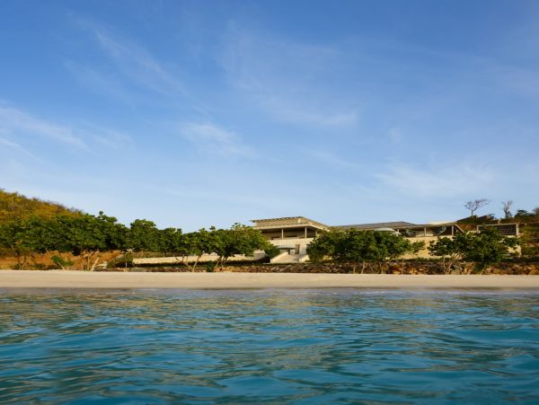 State of the Art 6 Bedroom Beachfront Villa
