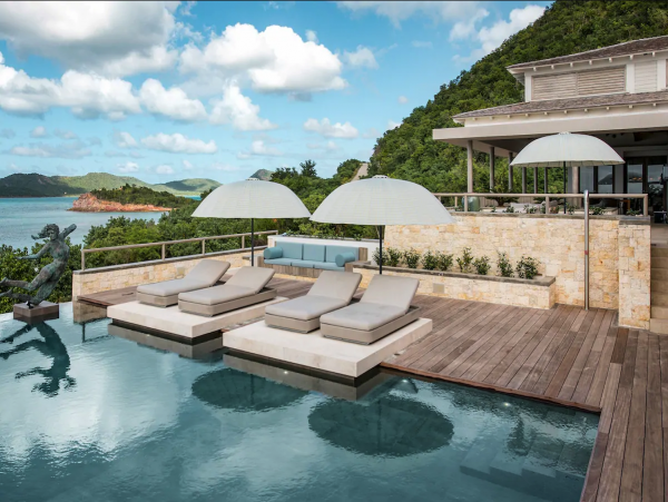 State of the Art 6 Bedroom Beachfront Villa