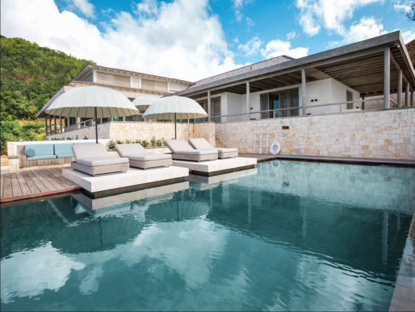 State of the Art 6 Bedroom Beachfront Villa