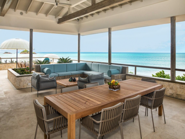 State of the Art 6 Bedroom Beachfront Villa