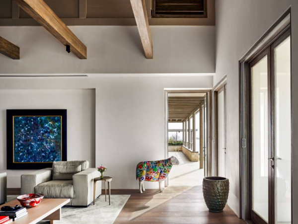 State of the Art 6 Bedroom Beachfront Villa