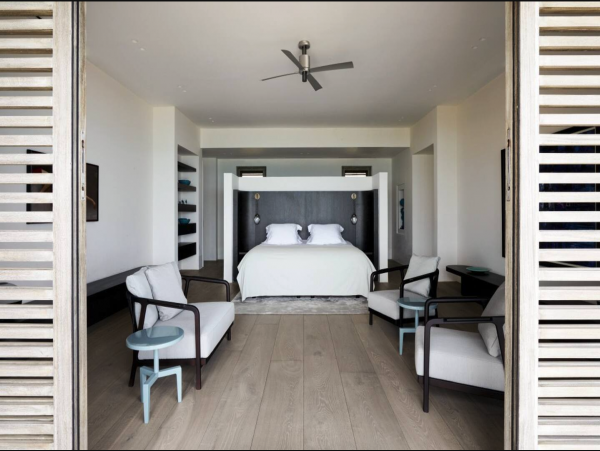 State of the Art 6 Bedroom Beachfront Villa