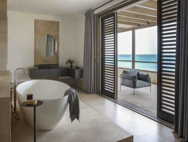 State of the Art 6 Bedroom Beachfront Villa