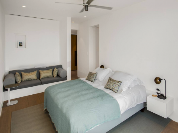 State of the Art 6 Bedroom Beachfront Villa