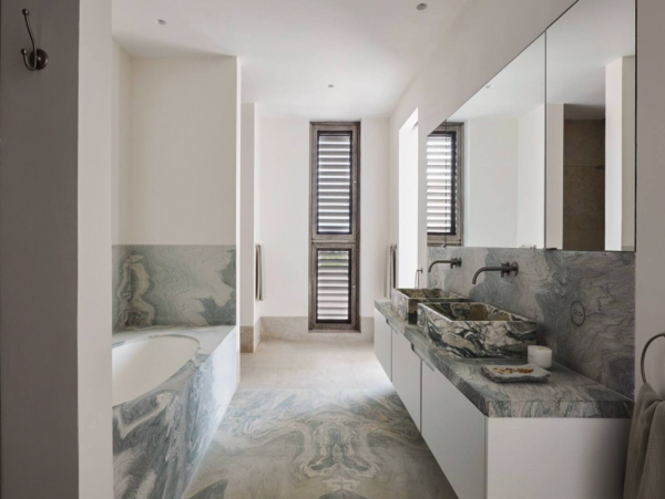 State of the Art 6 Bedroom Beachfront Villa