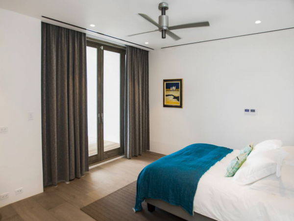 State of the Art 6 Bedroom Beachfront Villa