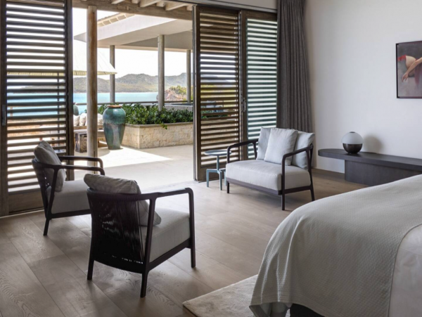 State of the Art 6 Bedroom Beachfront Villa
