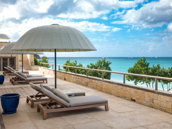 State of the Art 6 Bedroom Beachfront Villa