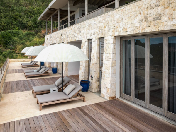 State of the Art 6 Bedroom Beachfront Villa