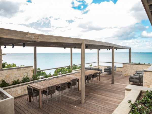 State of the Art 6 Bedroom Beachfront Villa