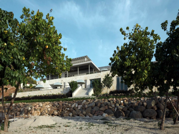 State of the Art 6 Bedroom Beachfront Villa