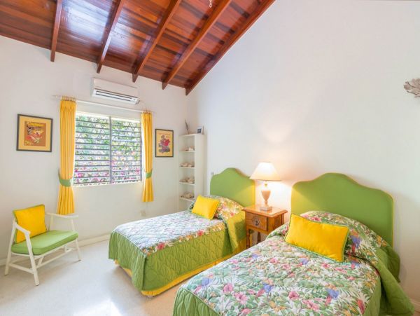 Beautiful Four Bedroom Villa Private Pool & Spa in Barbados