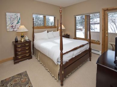 Mountain View Three Bedroom Townhome in Vail Sleeps 6