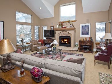 Mountain View Three Bedroom Townhome in Vail Sleeps 6