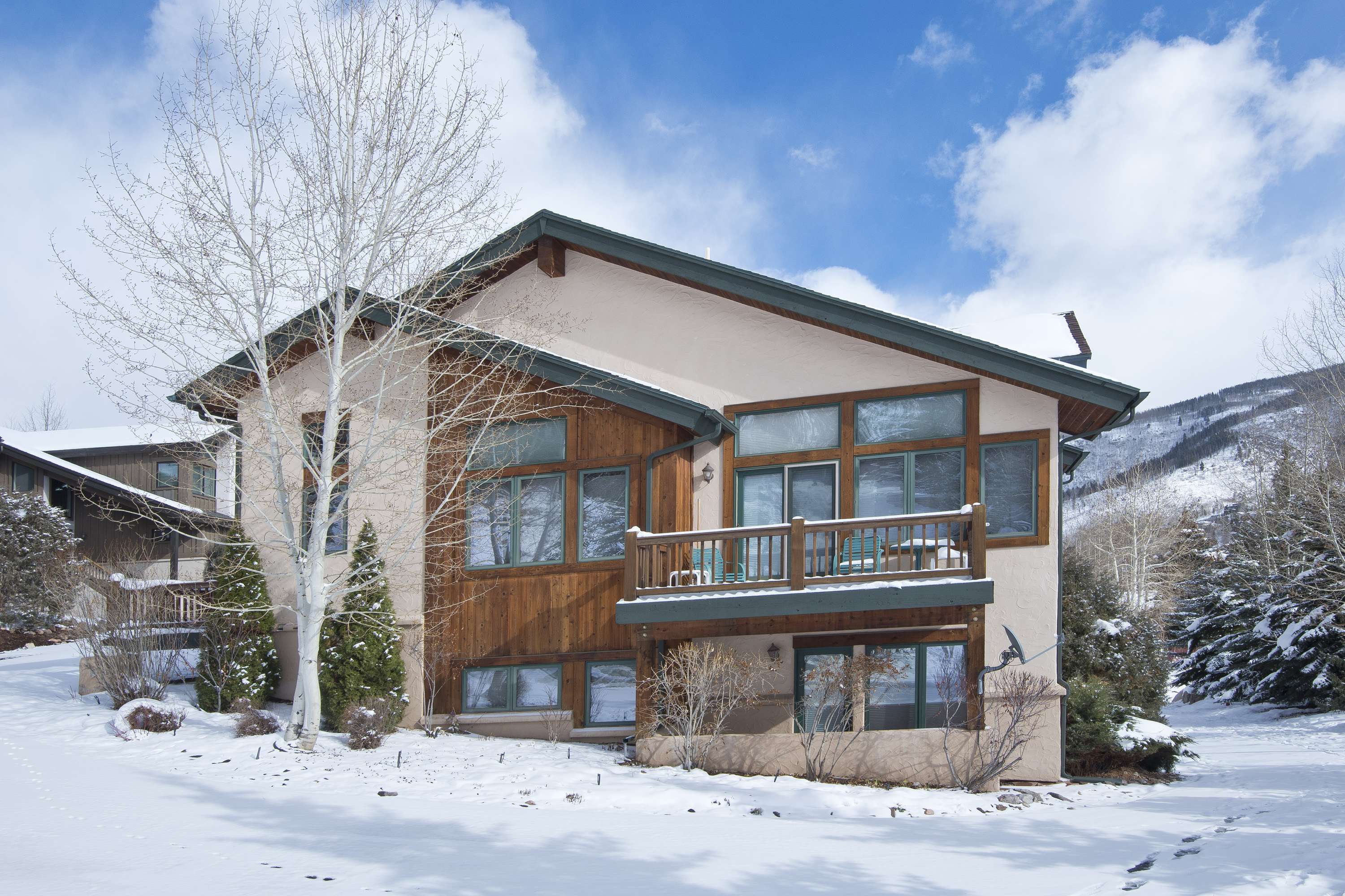 Mountain View Three Bedroom Townhome in Vail Sleeps 6