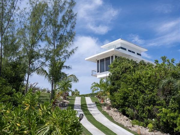 Bahamas Posh 6 Bedroom plus Loft Beachfront Estate with Private Pool