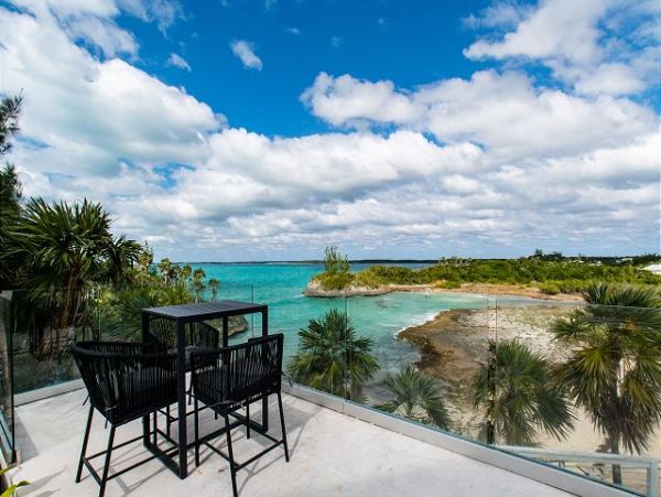 Bahamas Posh 6 Bedroom plus Loft Beachfront Estate with Private Pool