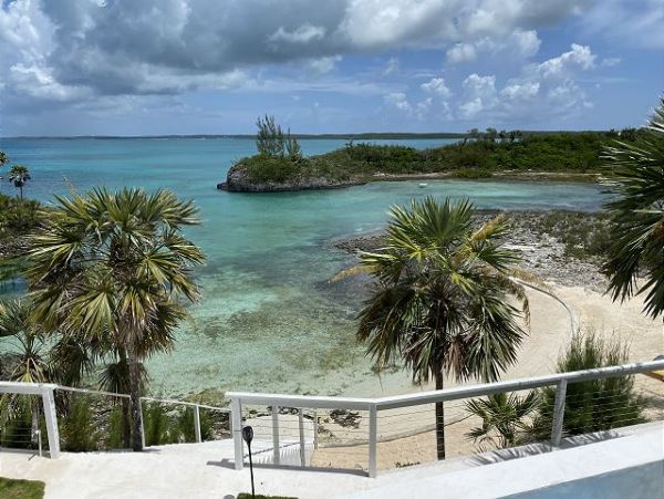 Bahamas Posh 6 Bedroom plus Loft Beachfront Estate with Private Pool