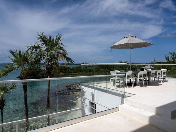 Bahamas Posh 6 Bedroom plus Loft Beachfront Estate with Private Pool