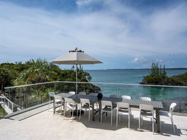 Bahamas Posh 6 Bedroom plus Loft Beachfront Estate with Private Pool