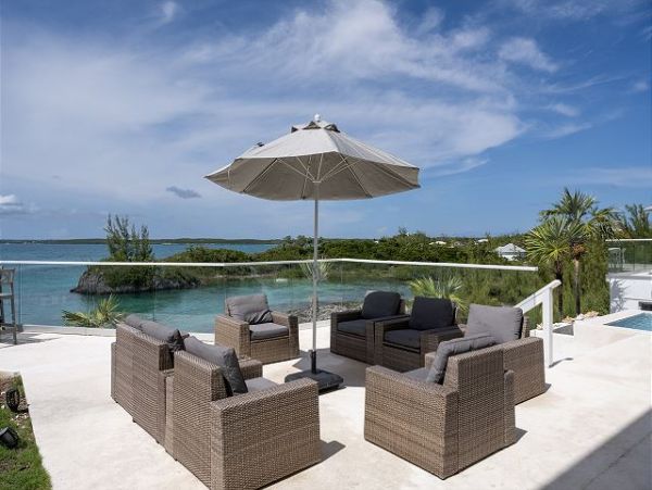 Bahamas Posh 6 Bedroom plus Loft Beachfront Estate with Private Pool