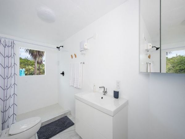Bahamas Posh 6 Bedroom plus Loft Beachfront Estate with Private Pool
