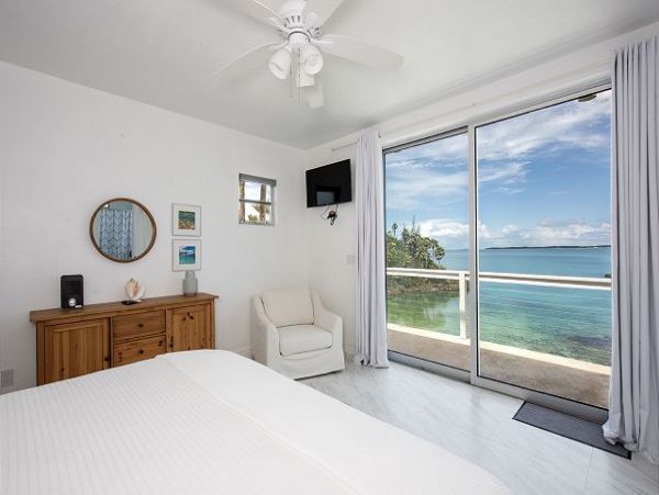 Bahamas Posh 6 Bedroom plus Loft Beachfront Estate with Private Pool