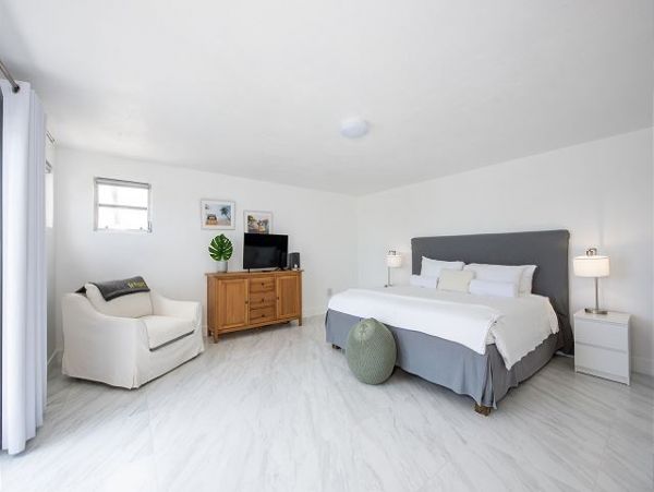 Bahamas Posh 6 Bedroom plus Loft Beachfront Estate with Private Pool