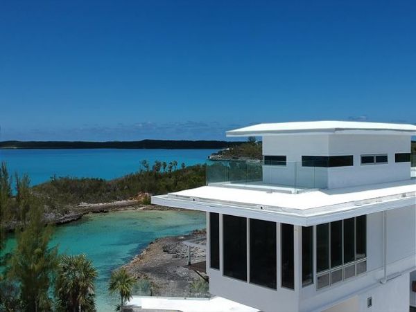 Bahamas Posh 6 Bedroom plus Loft Beachfront Estate with Private Pool