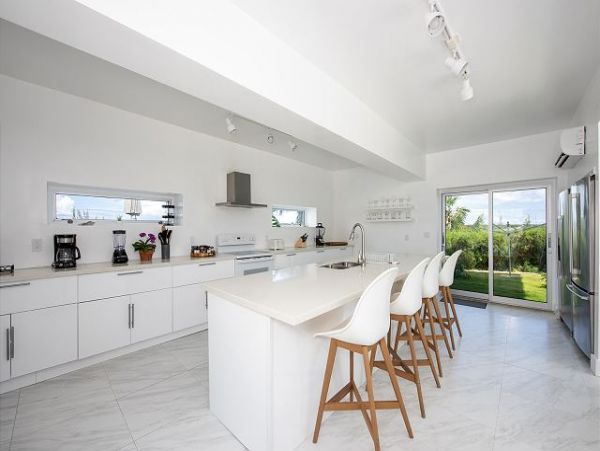Bahamas Posh 6 Bedroom plus Loft Beachfront Estate with Private Pool